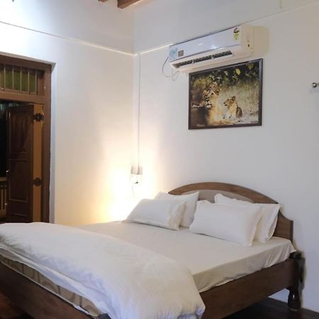 Hotel Ashirwad جوناغاد المظهر الخارجي الصورة