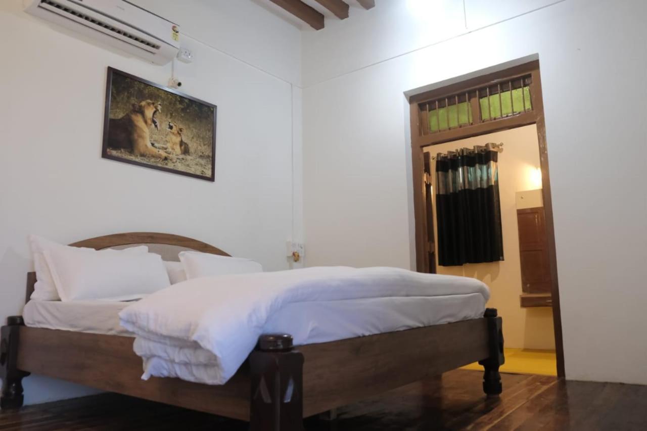 Hotel Ashirwad جوناغاد المظهر الخارجي الصورة