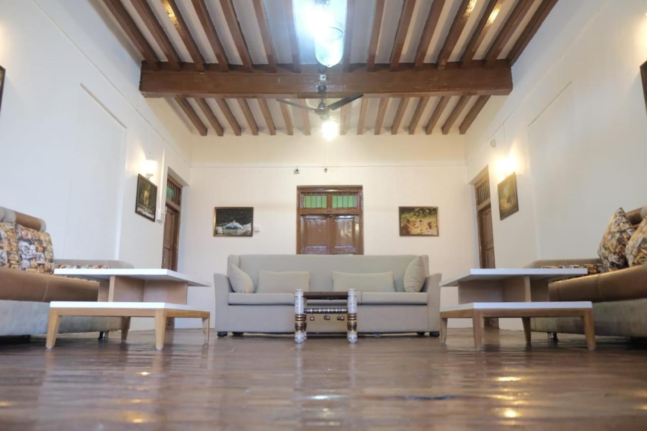 Hotel Ashirwad جوناغاد المظهر الخارجي الصورة